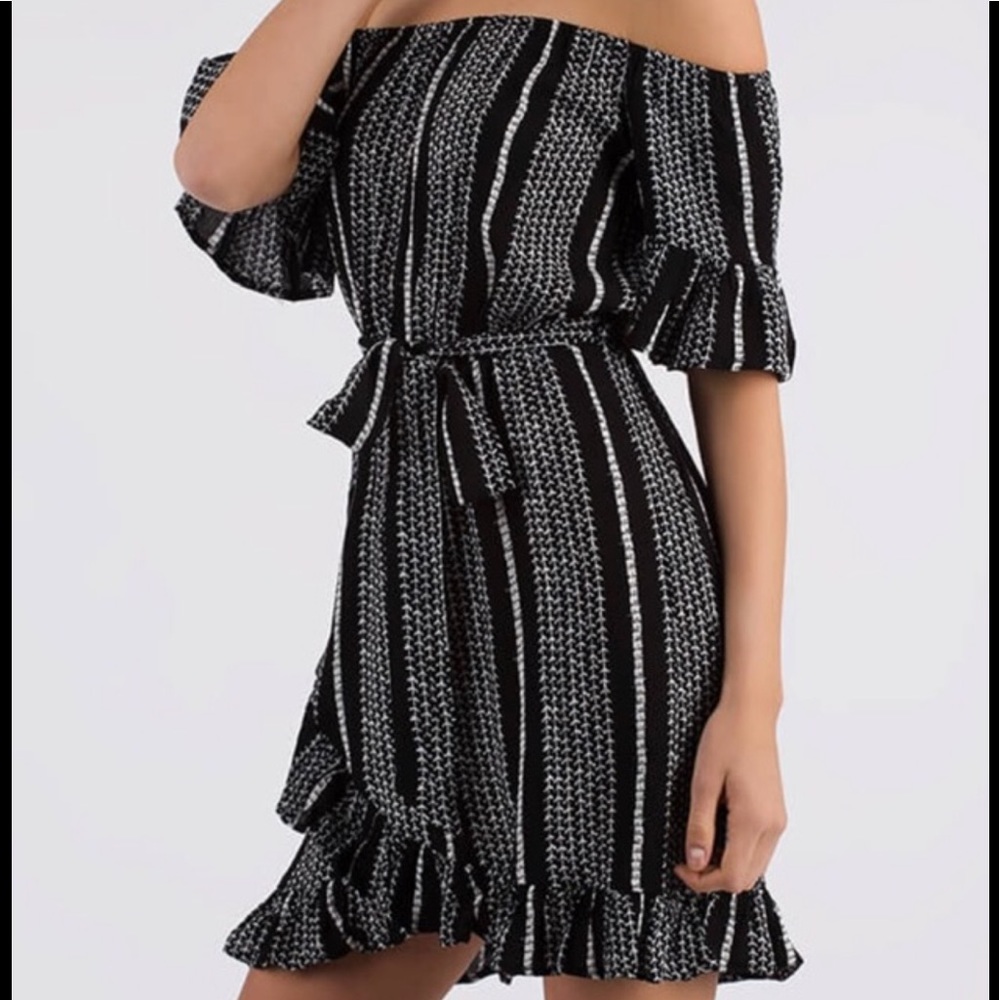 Ruffled Off-Shoulder Dress 💕 - Picture 2 of 8